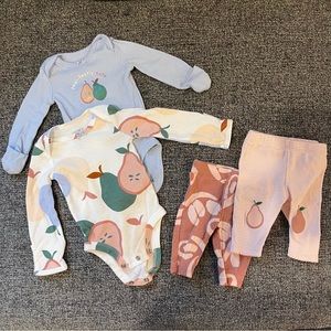 Carters newborn 4pc set